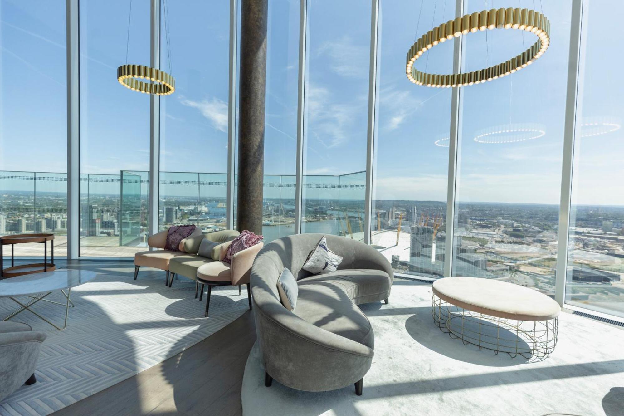Scenic View 1-bed Near Downtown With Free Wifi * London