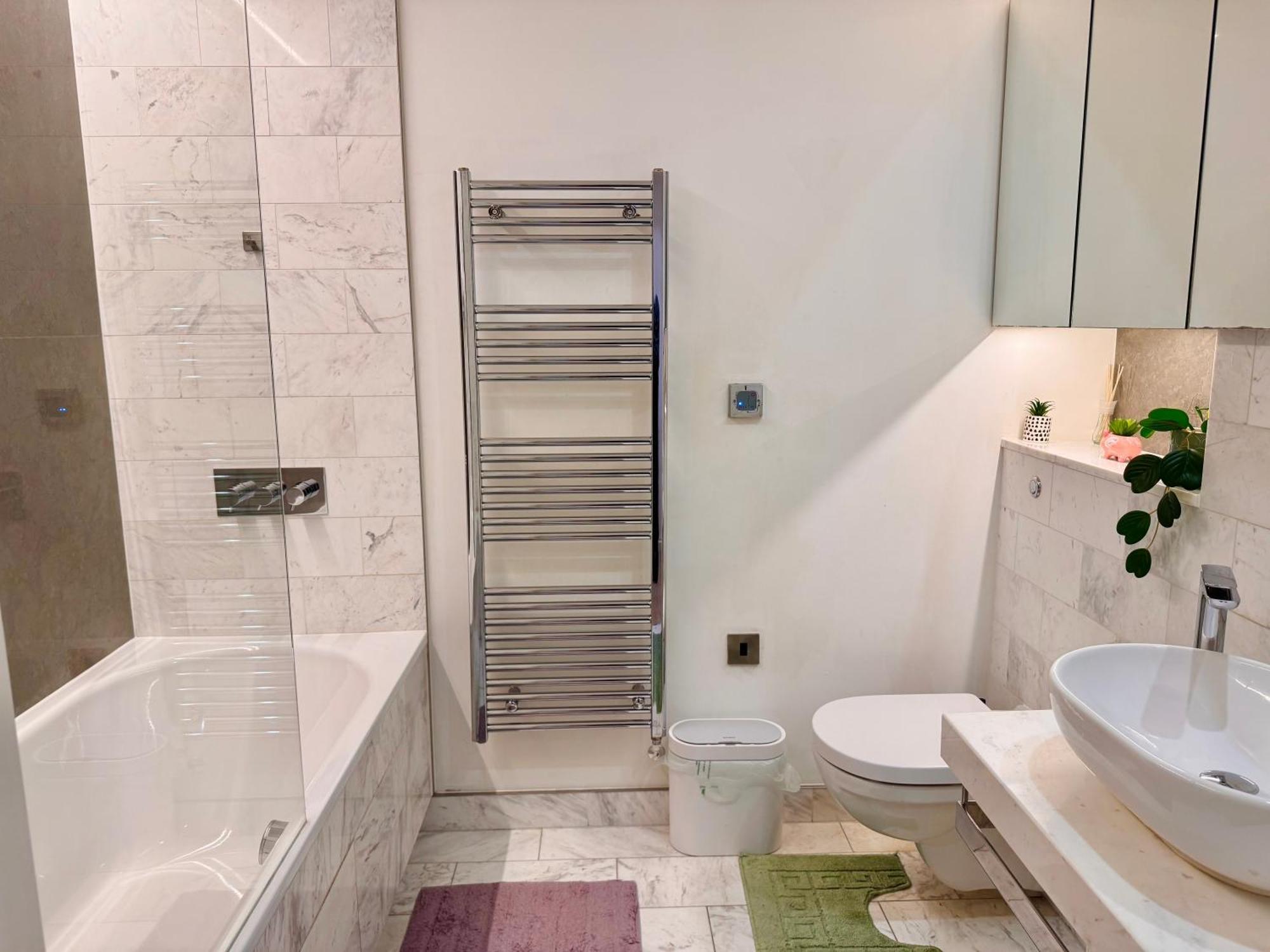 Scenic View 1-bed Near Downtown With Free Wifi Apartment *