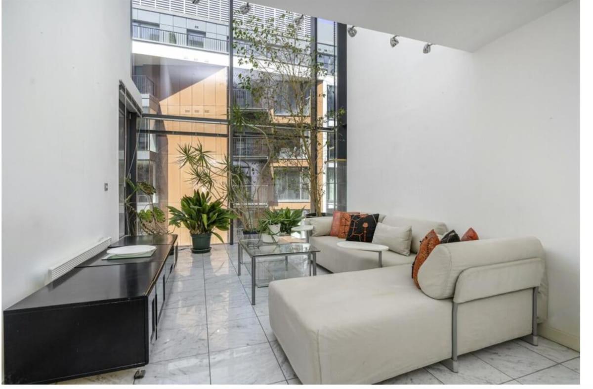 Modern Duplex In Apartment *