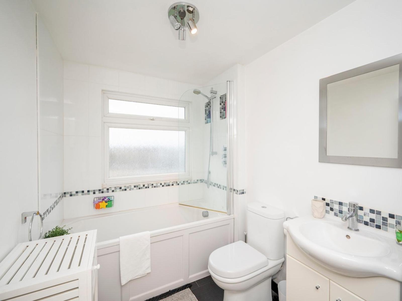 Holiday home Spacious 3bedroom House Near Crystal Palace Pass The Keys *