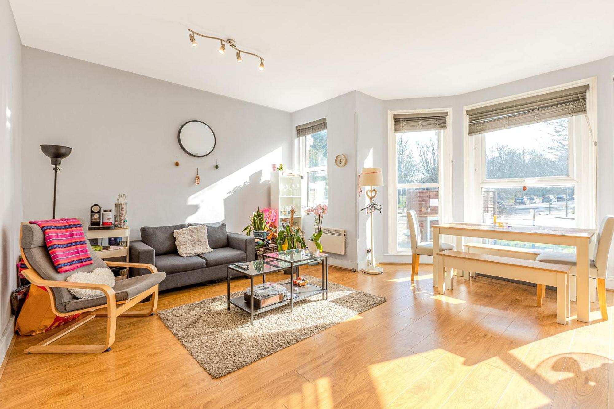 New Listing! 2br Flat With Patio In Clapham Common Apartment