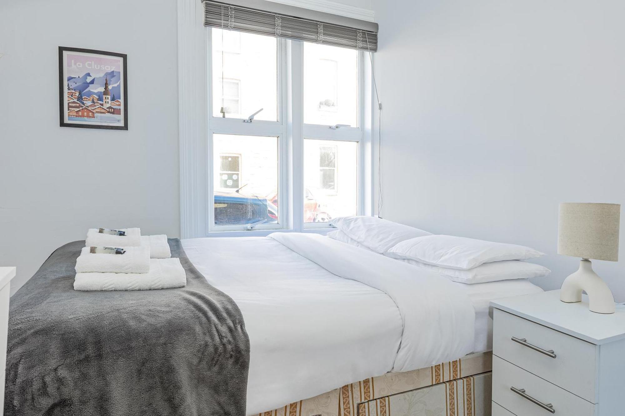 Apartment New Listing! 2br Flat With Patio In Clapham Common