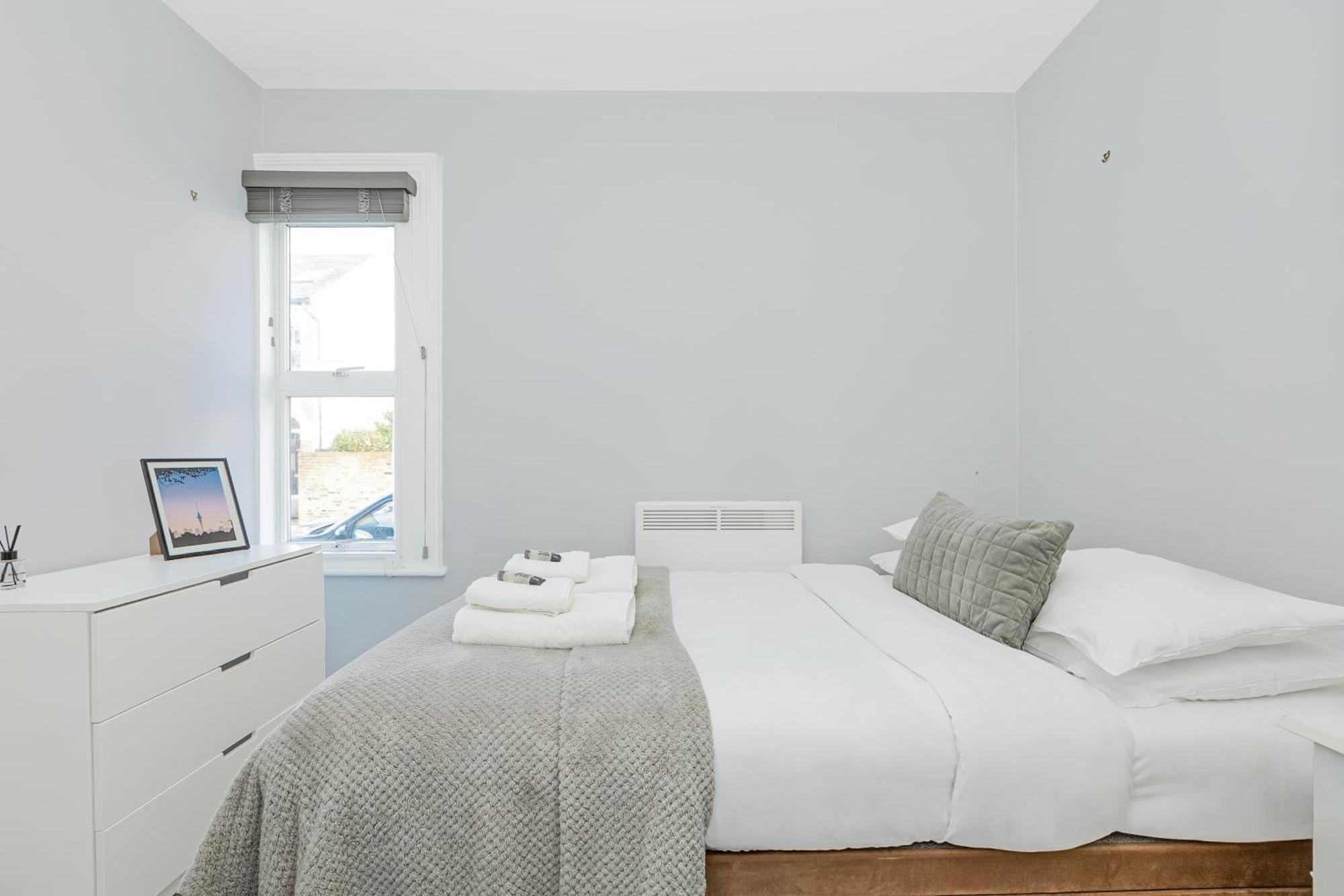 Apartment New Listing! 2br Flat With Patio In Clapham Common London