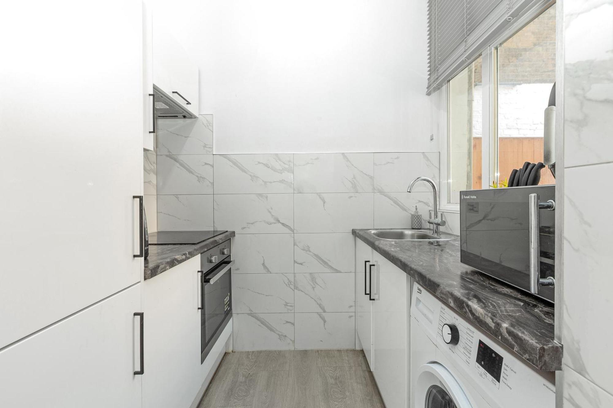 New Listing! 2br Flat With Patio In Clapham Common Apartment