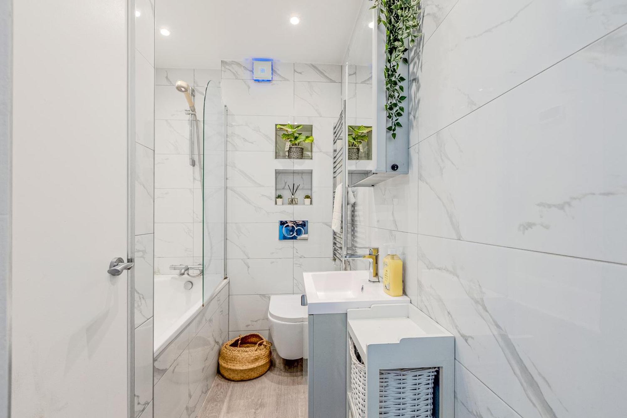 New Listing! 2br Flat With Patio In Clapham Common