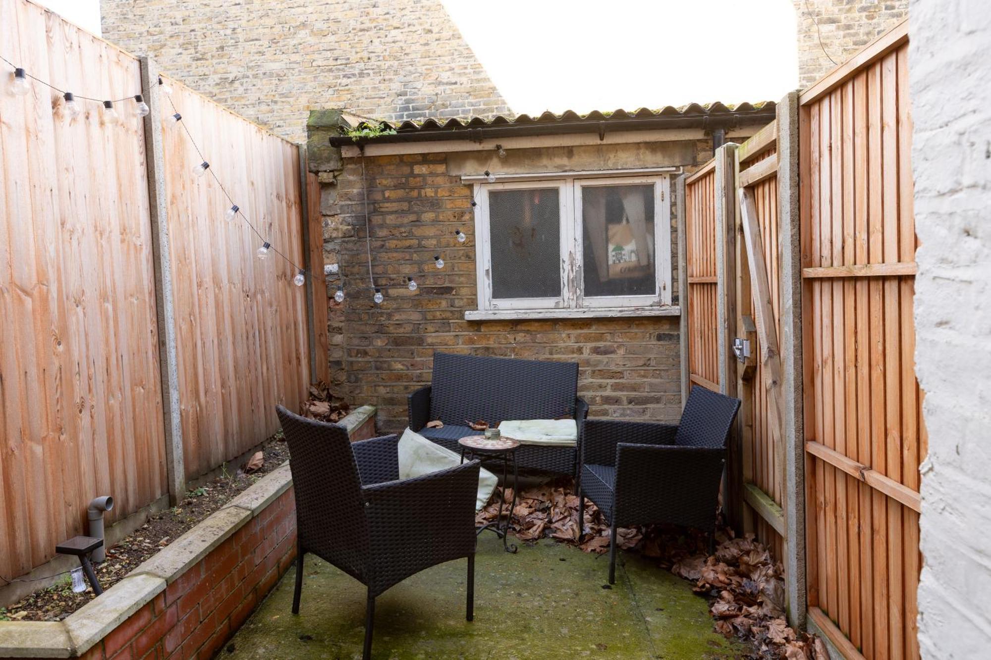 New Listing! 2br Flat With Patio In Clapham Common Apartment
