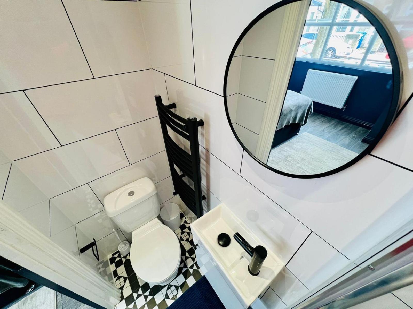 61 Studio, Ideal For Tourists High Recommend!!! Casa de hóspedes Londres