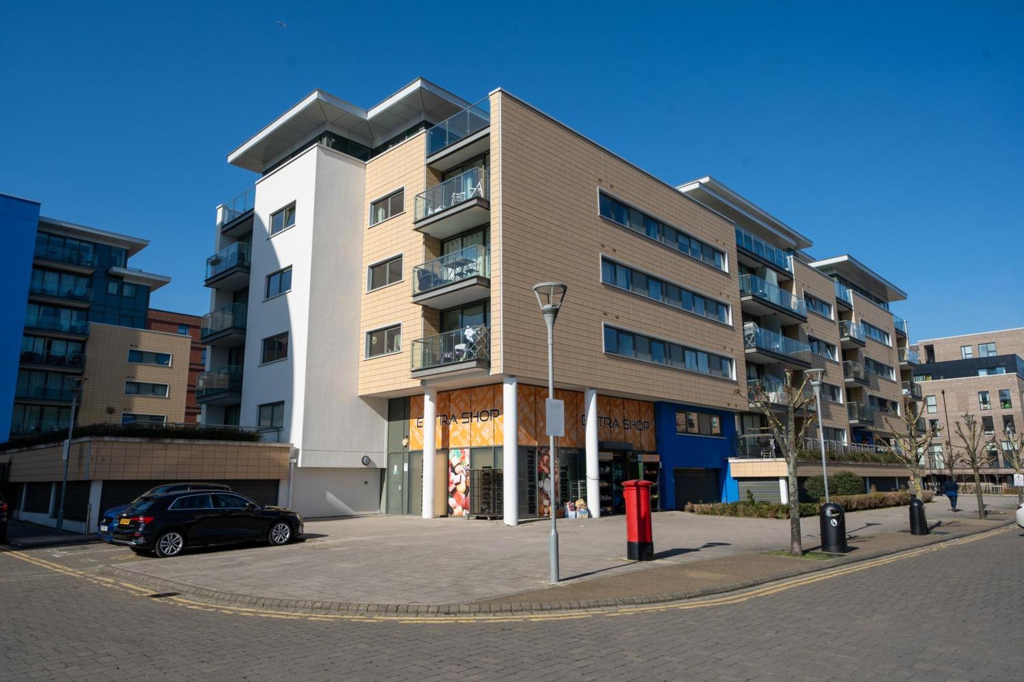 Chic Lakeside W Free Parking Near Excel London