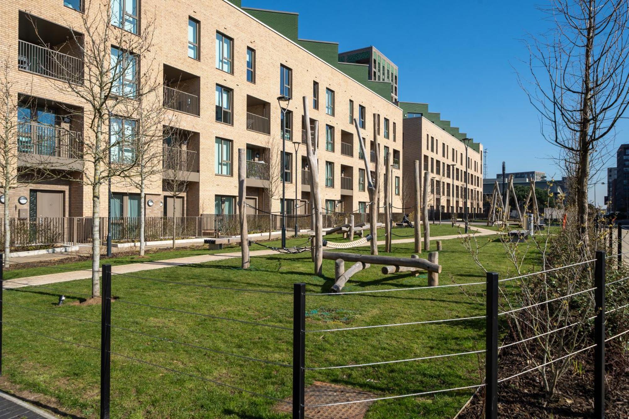 Chic Lakeside W Free Parking Near Excel