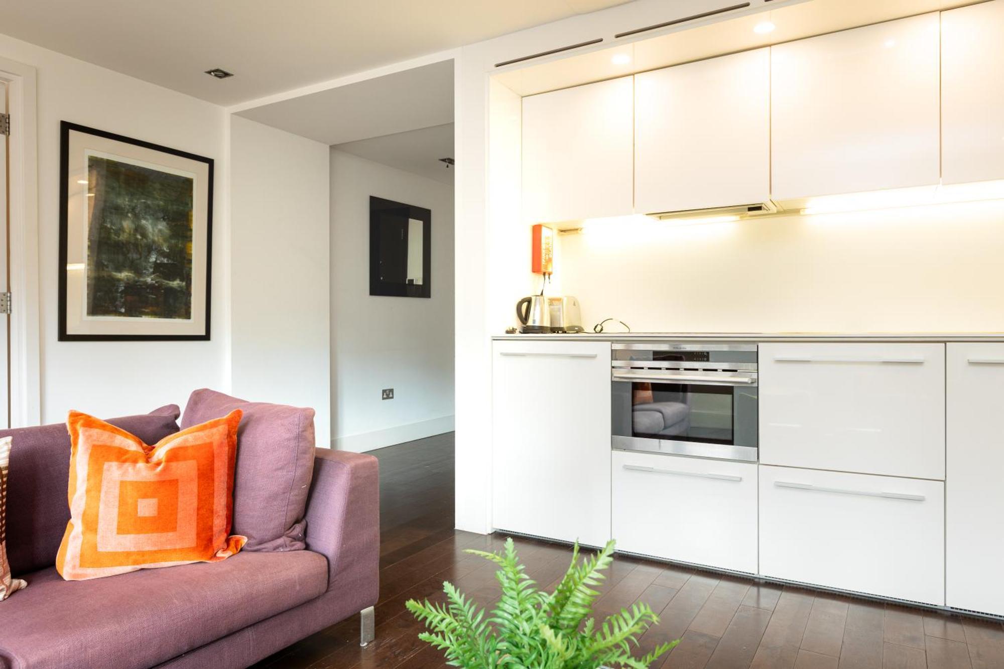 Comfortable 1br, 2 Mins From Monument Station! Apartment *