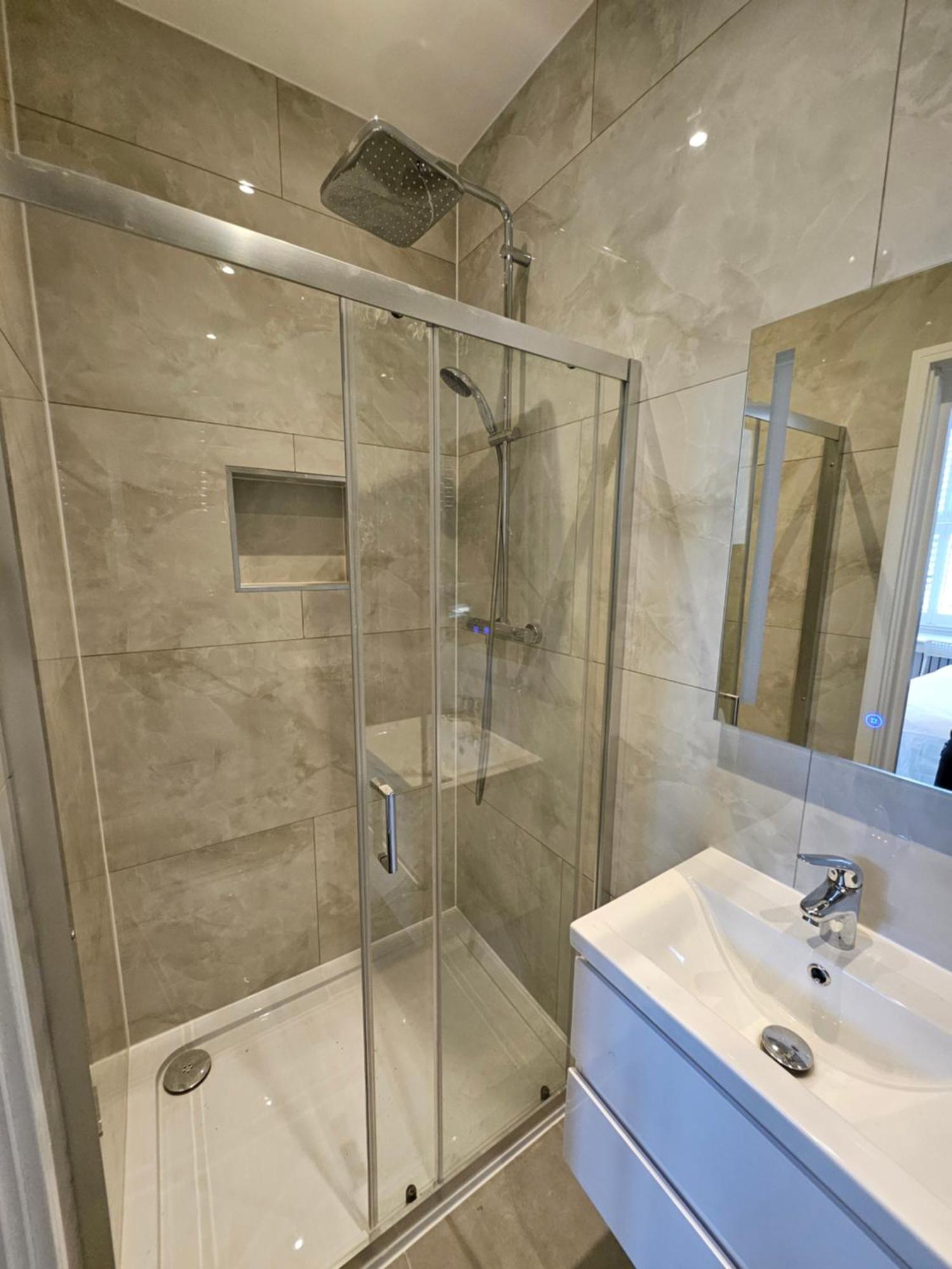 Starnest Shepherd's Bush Apartment London