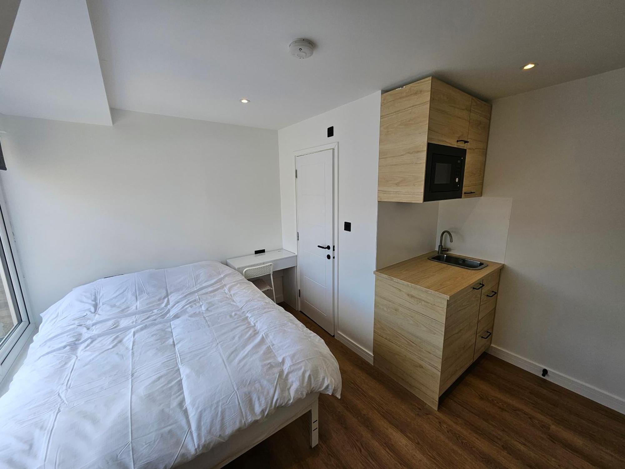 Starnest Shepherd's Bush * London