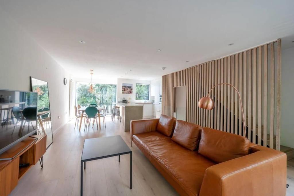 Neoteric Wimbledon Village Holiday home