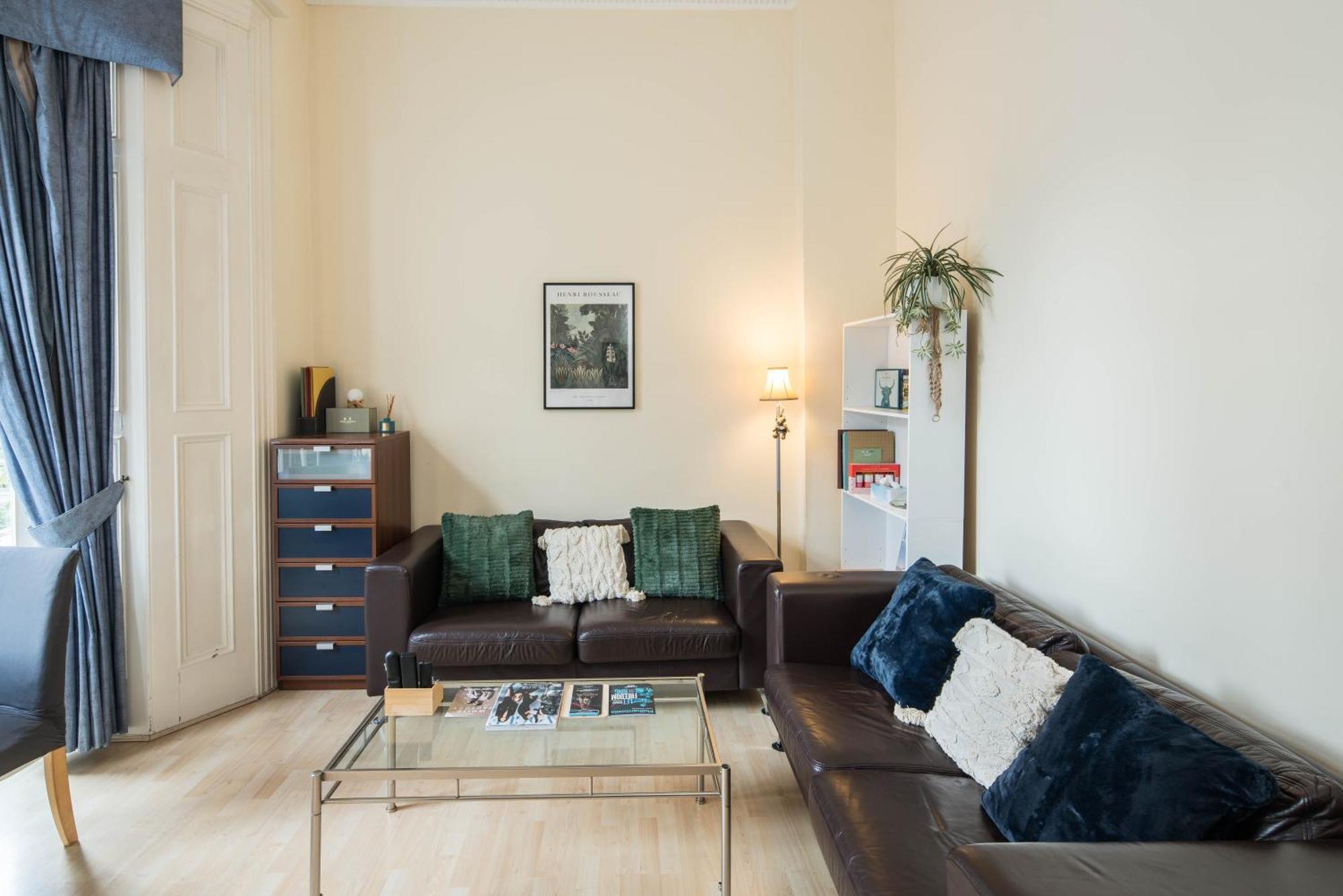 Cosy High-ceiling Victorian Flat With Balcony - 2mins To Hyde Park, Kensington Palace, Nottinghill, High Street Kensington,2br 2baths London