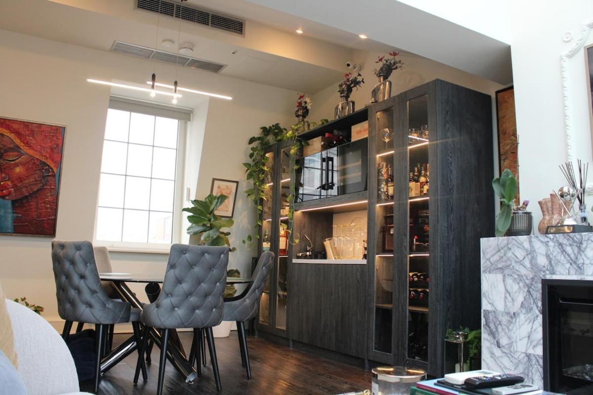 Penthouse With Garden In Chealsea Apartment