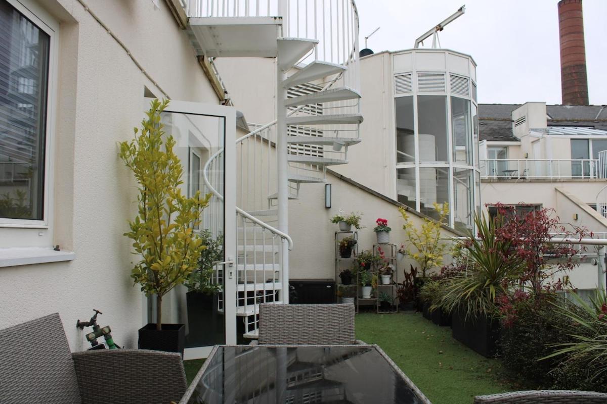 Penthouse With Garden In Chealsea Apartment
