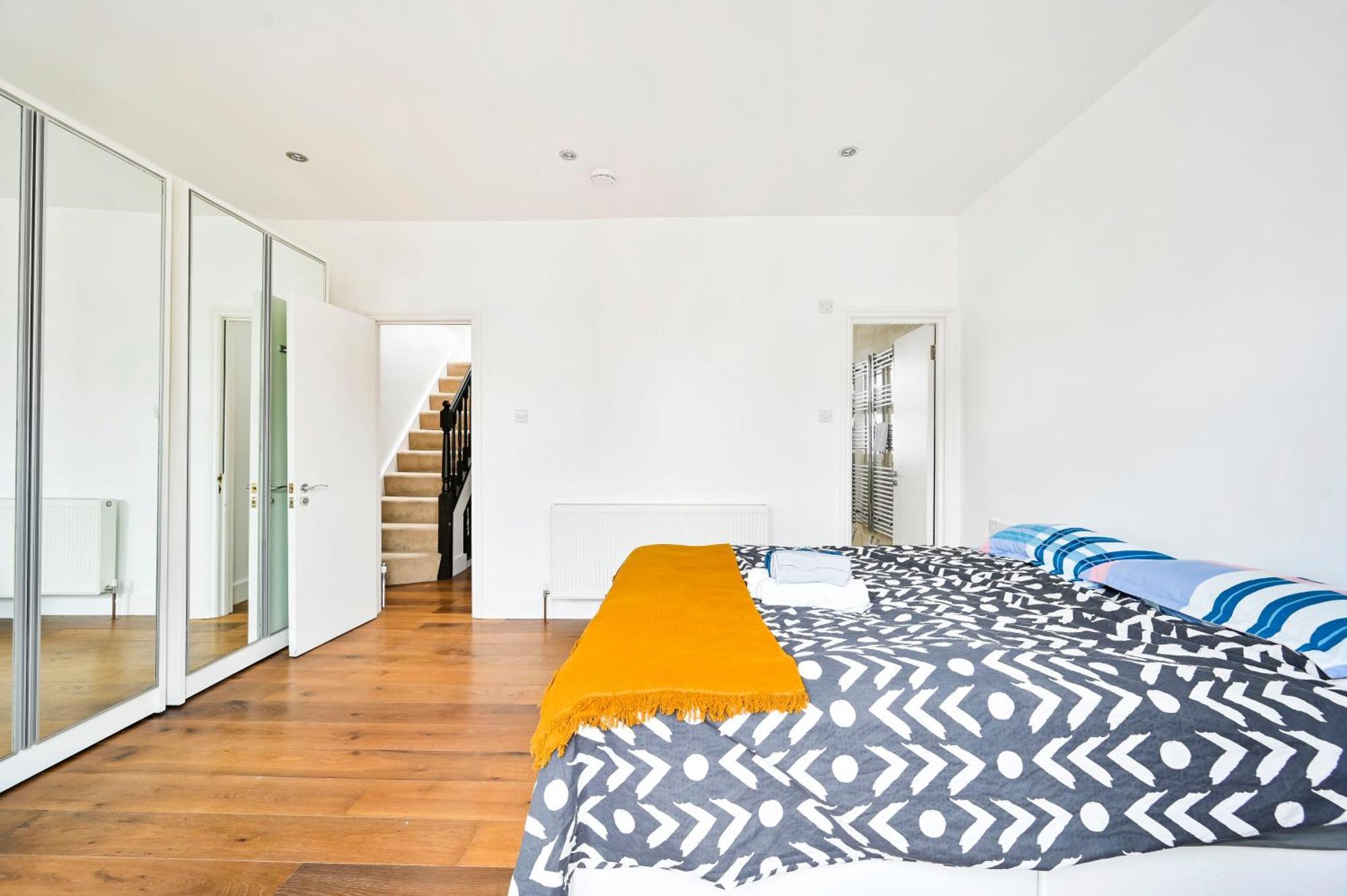 Lovely 4 Bedrooms Entire House In Hammersmith * London