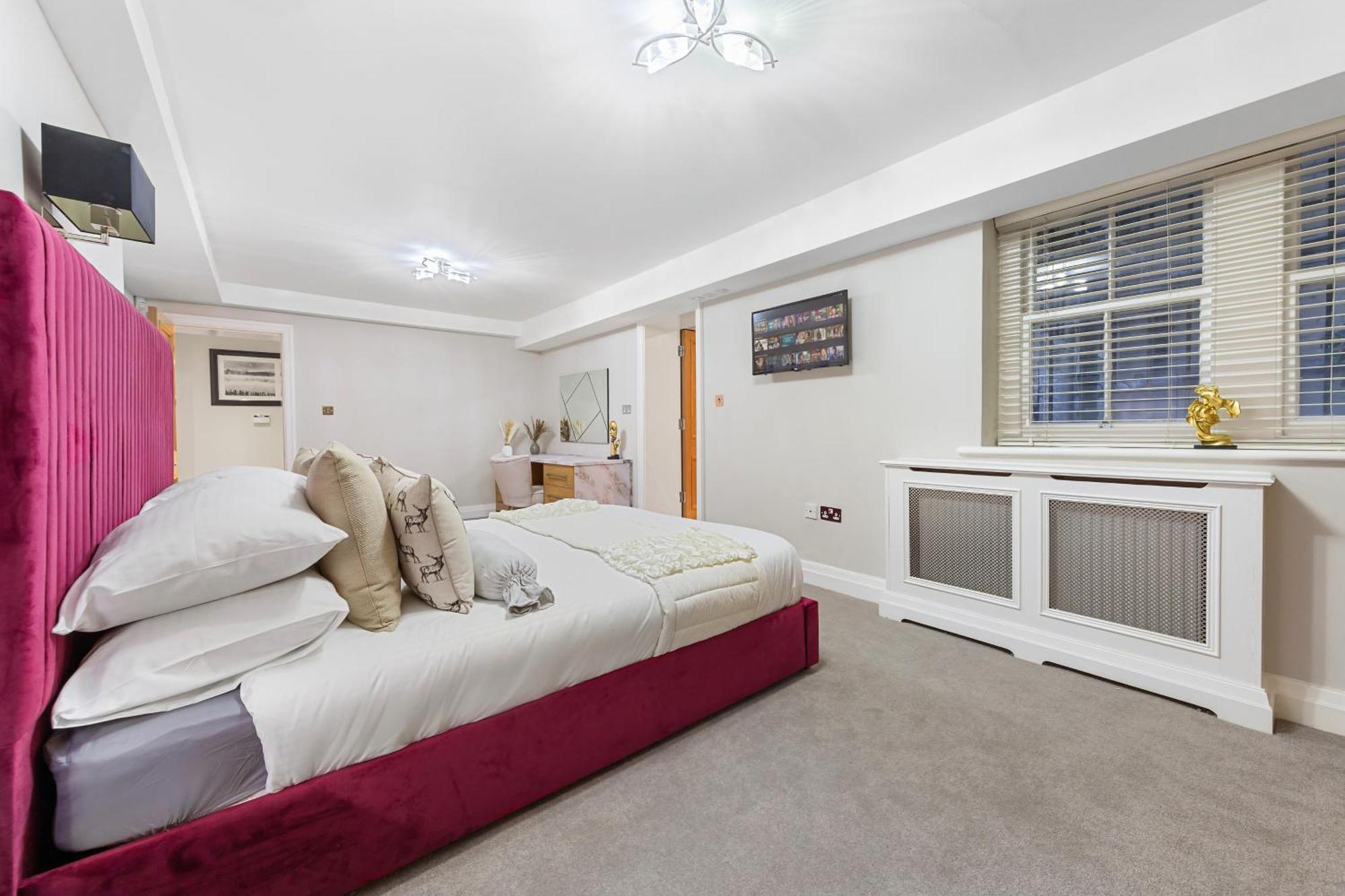 Ultra Massive House By Hyde Park Apartment London