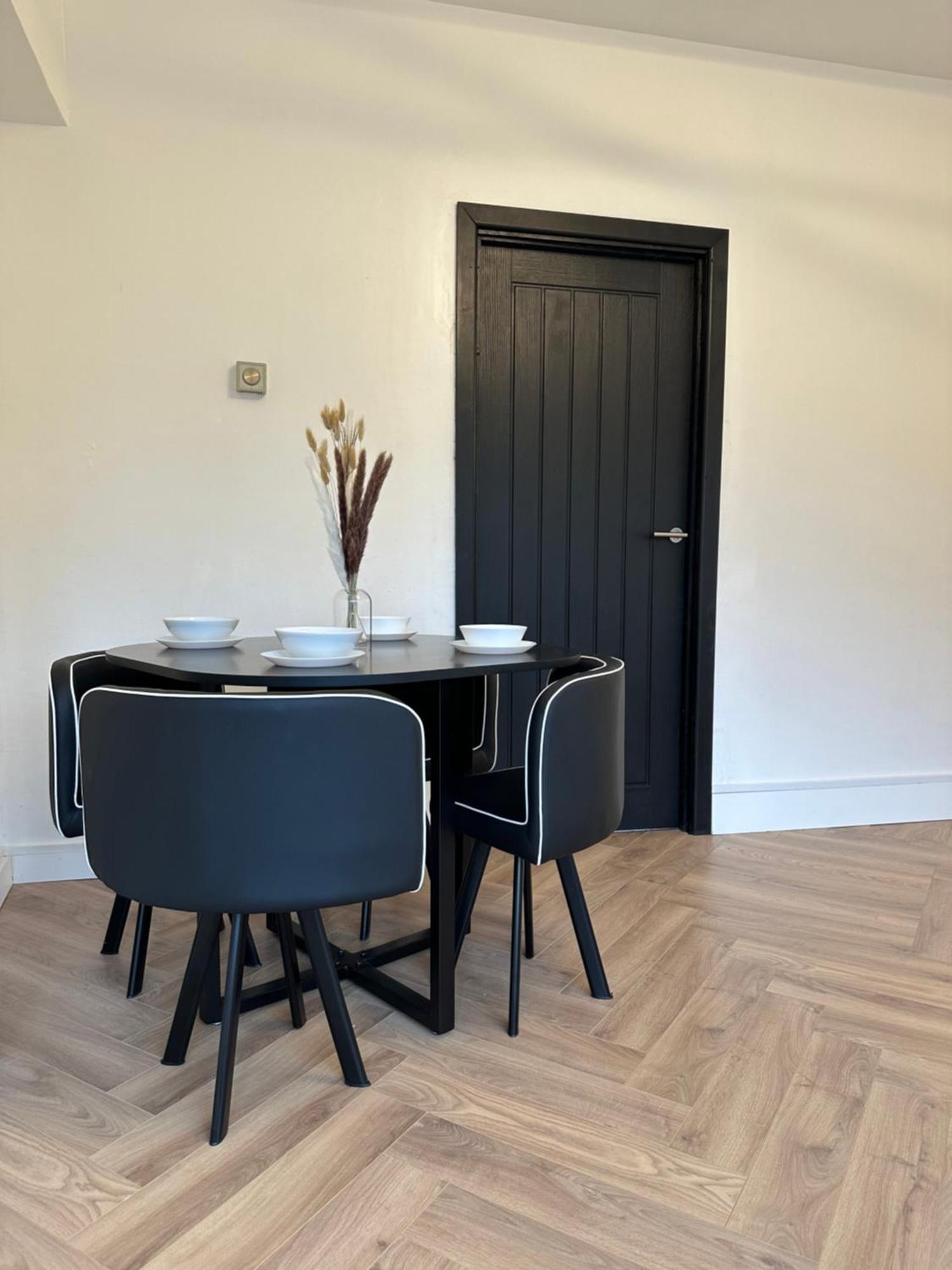 2 Bedroom Flat By Bridge & The Shard London