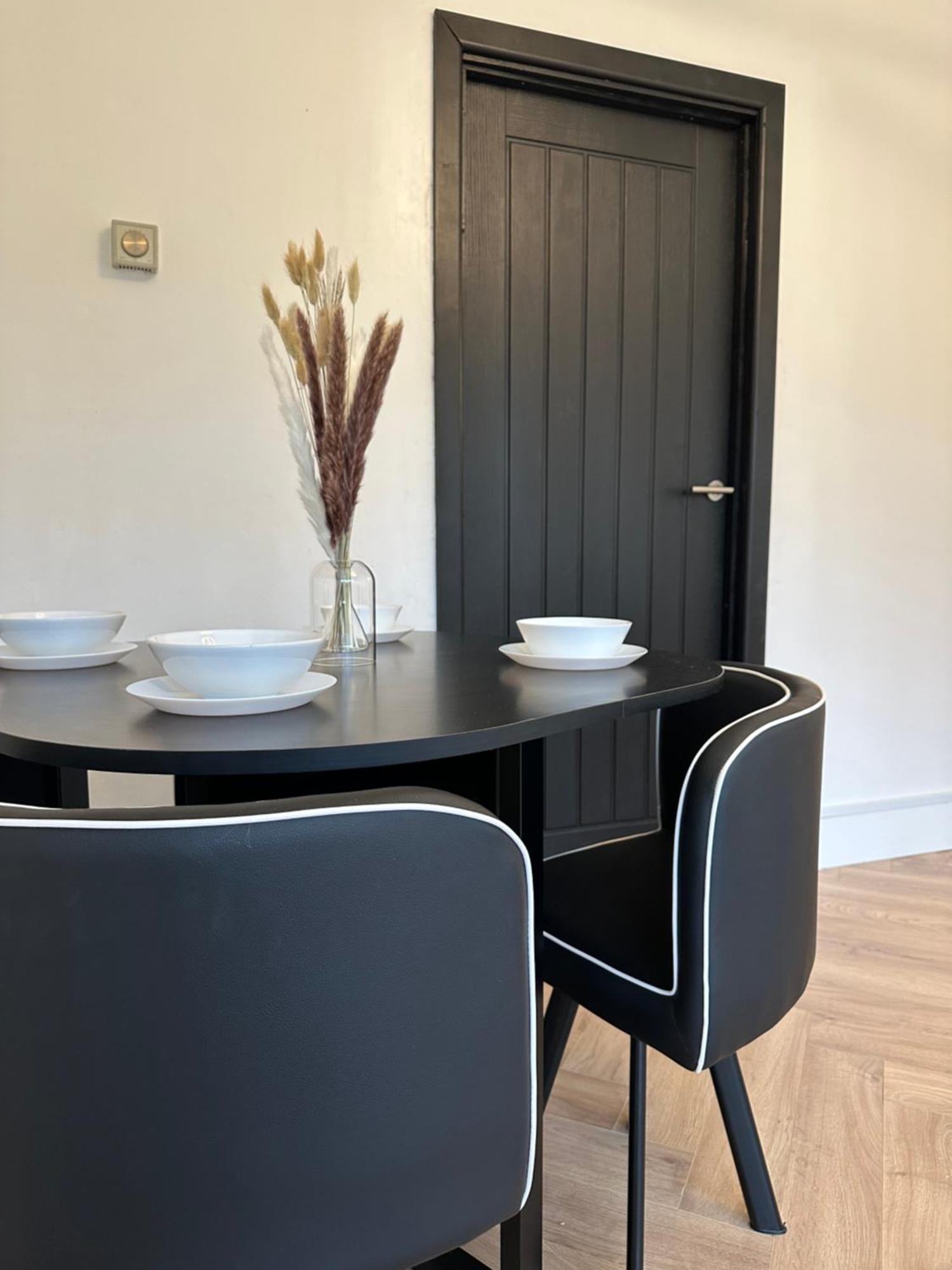 2 Bedroom Flat By Bridge & The Shard London