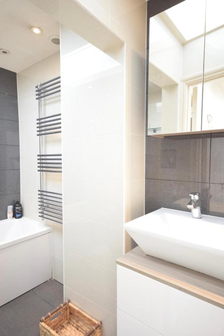 Stylish One Bedroom Oasis, Kensington