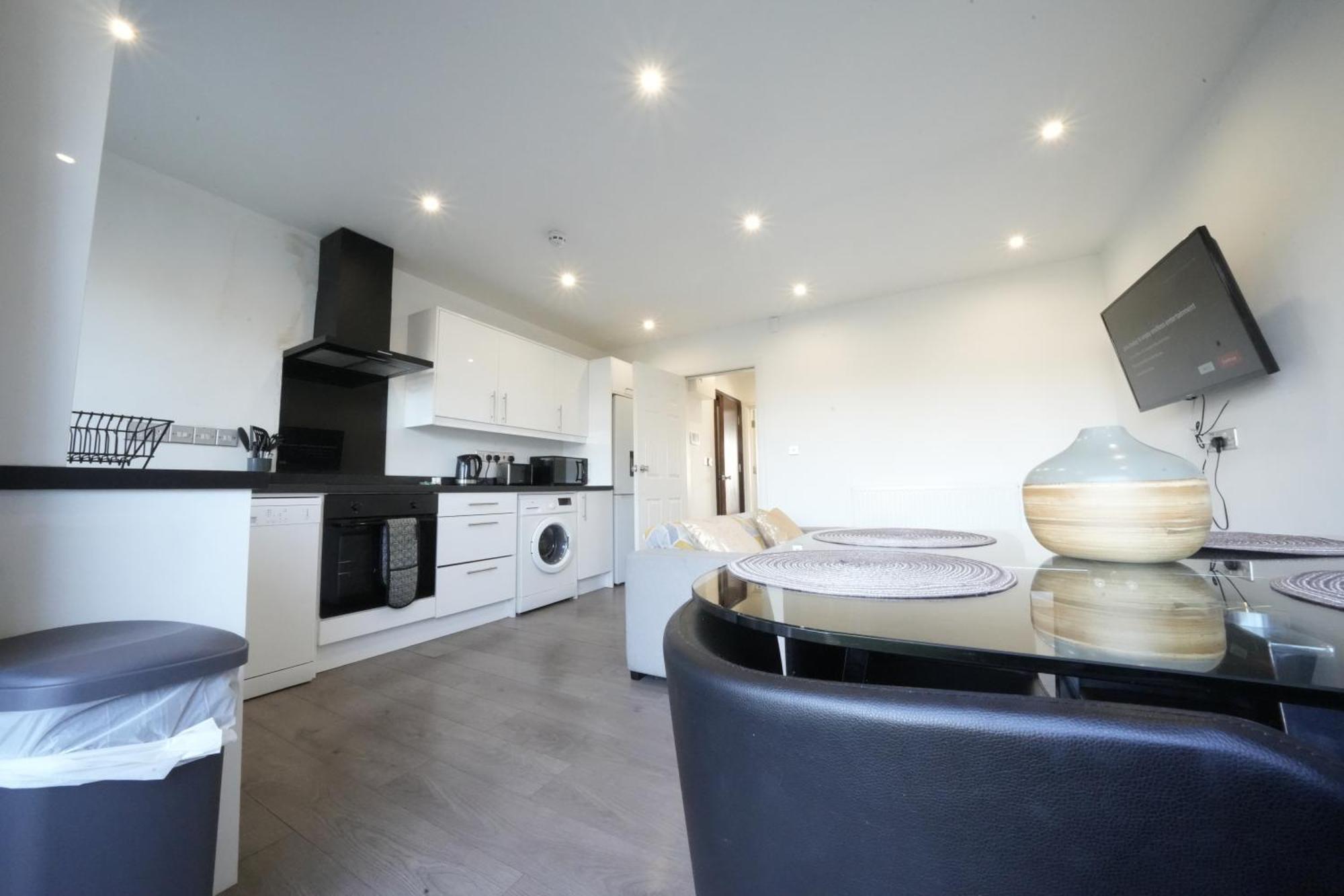 Hatton Apartments: Airport-adjacent With Free Parking And Underground Access *