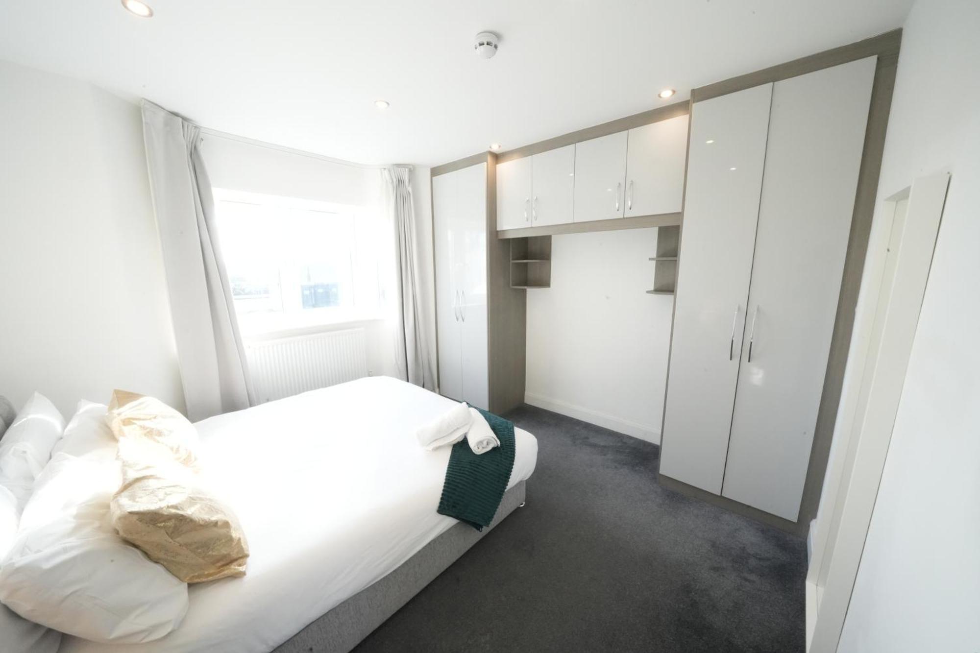 Hatton Apartments: Airport-adjacent With Free Parking And Underground Access London