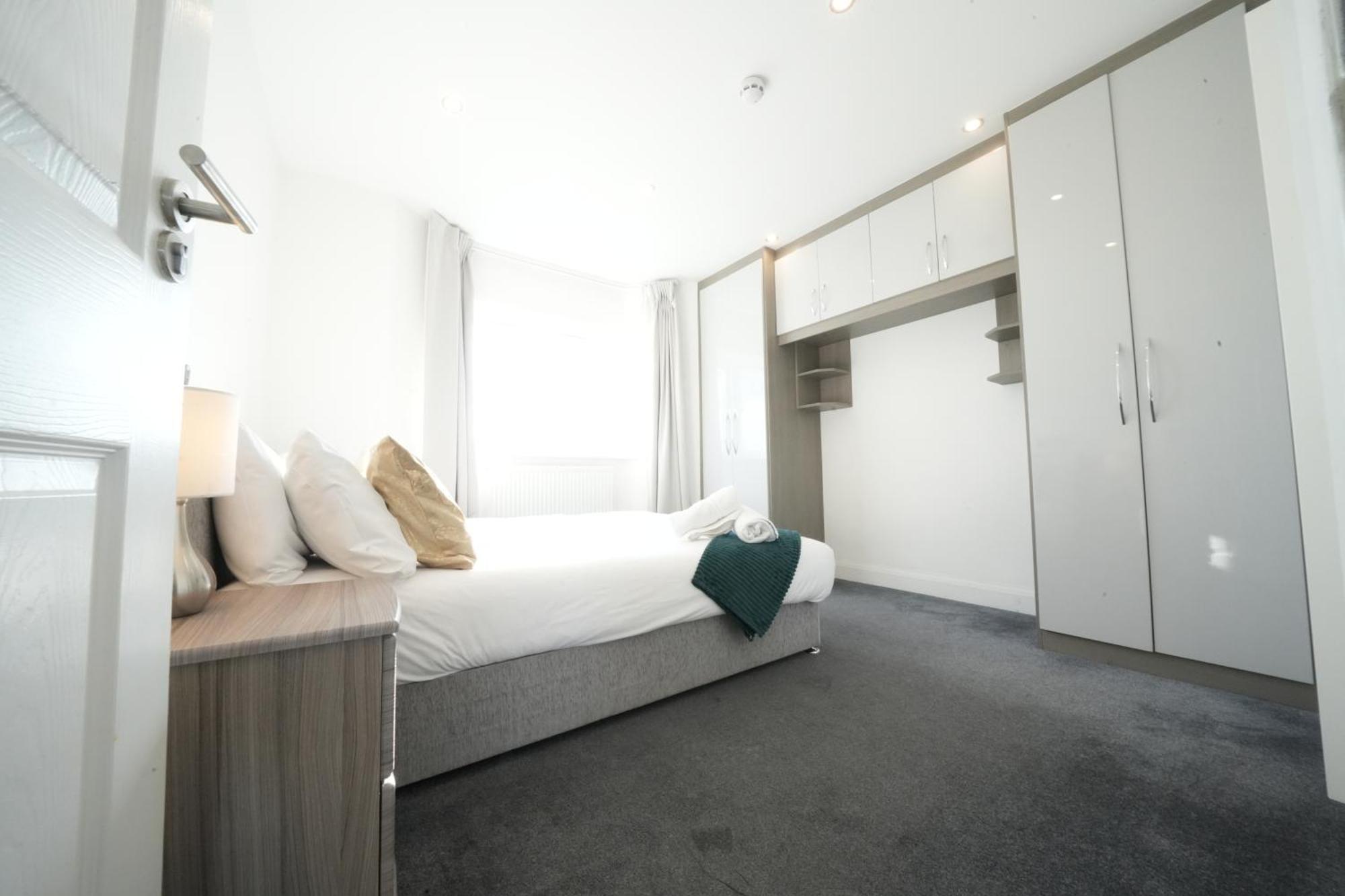 Apartment Hatton Apartments: Airport-adjacent With Free Parking And Underground Access *