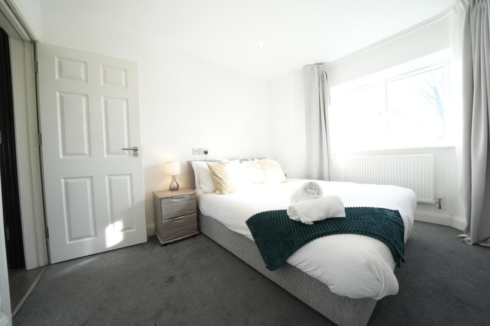 Hatton Apartments: Airport-adjacent With Free Parking And Underground Access London
