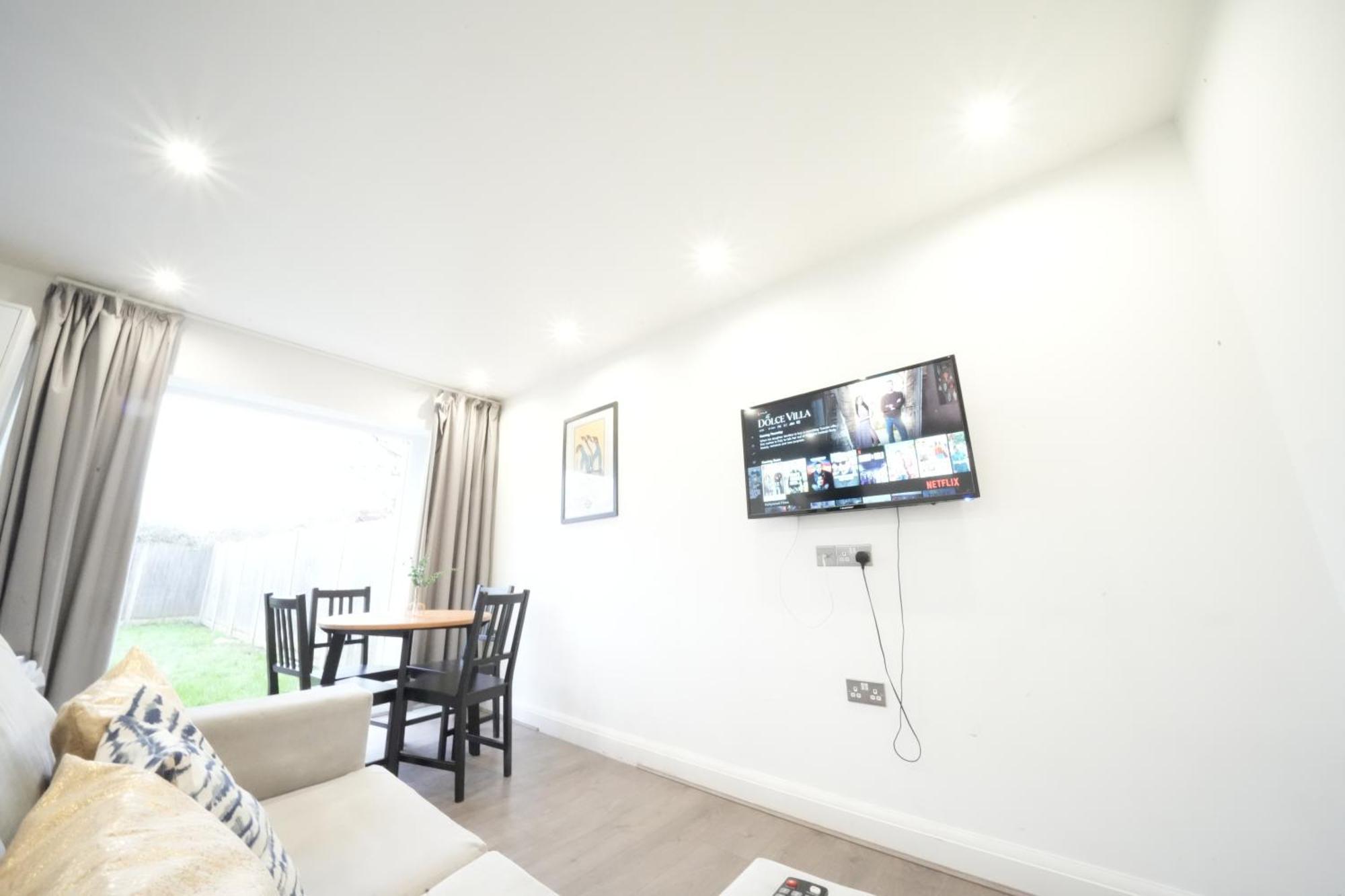 Hatton Apartments: Airport-adjacent With Free Parking And Underground Access Apartment