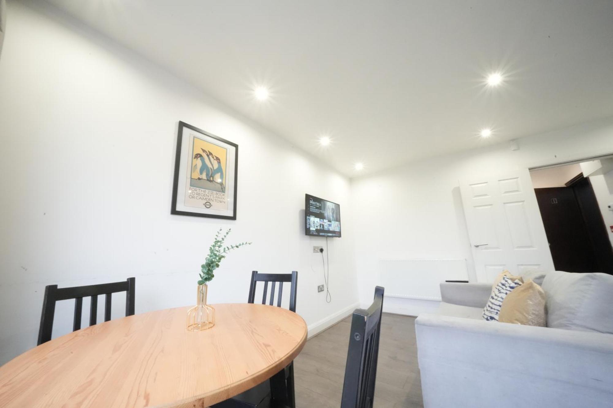 Hatton Apartments: Airport-adjacent With Free Parking And Underground Access Apartment London