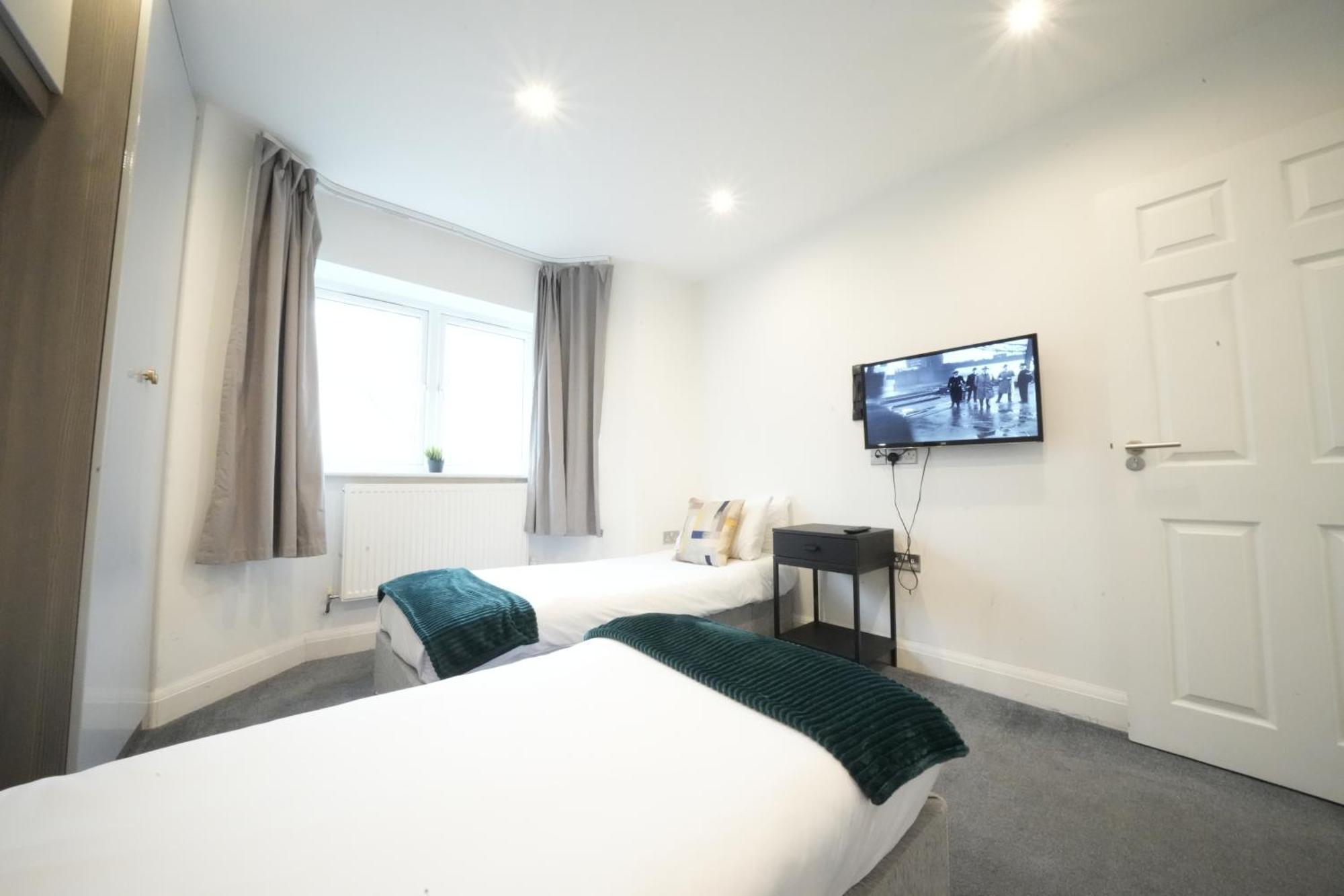 Apartment Hatton Apartments: Airport-adjacent With Free Parking And Underground Access