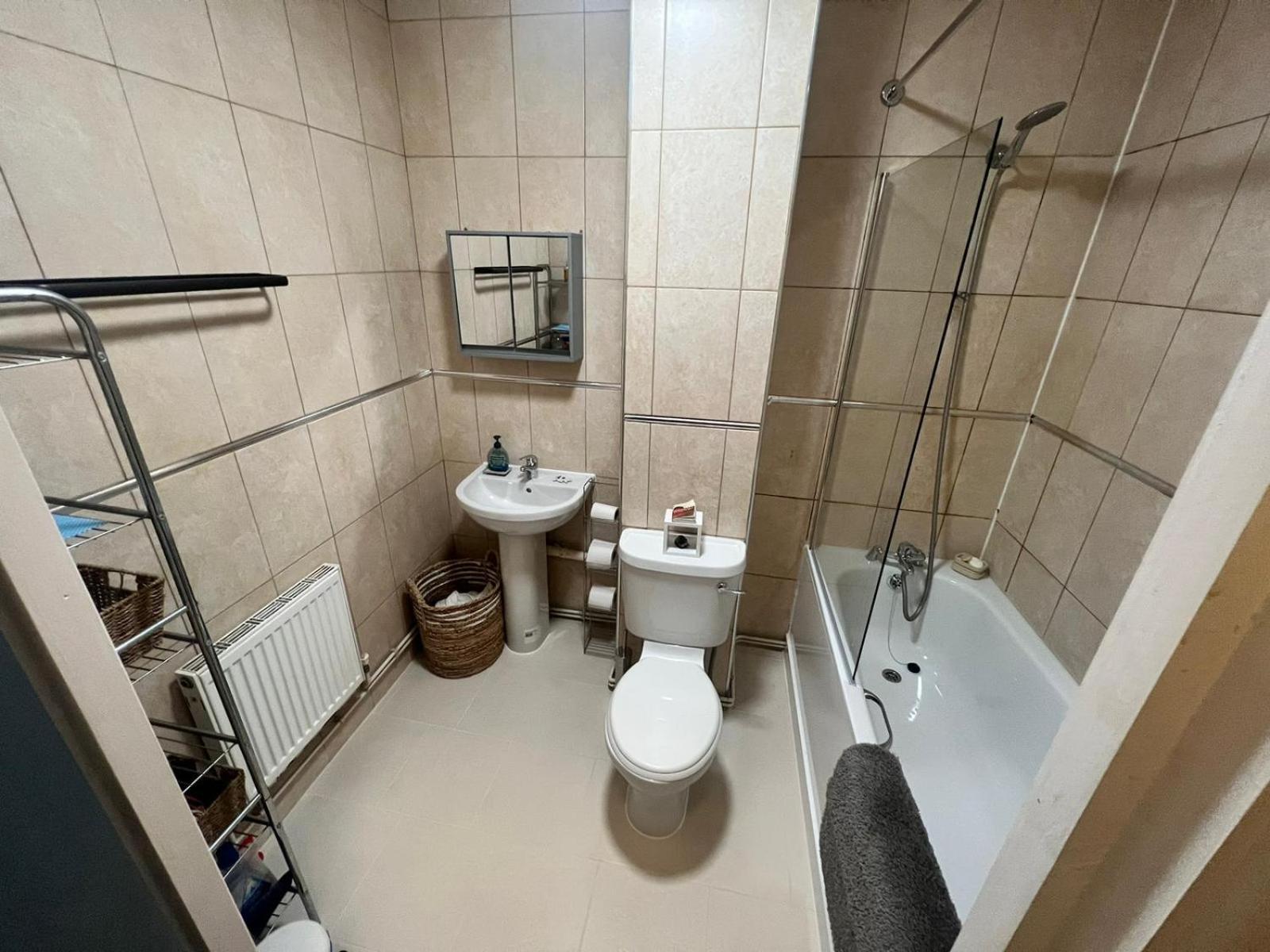 Cosy Private With Shared Bathroom Facilities Casa de hóspedes Londres