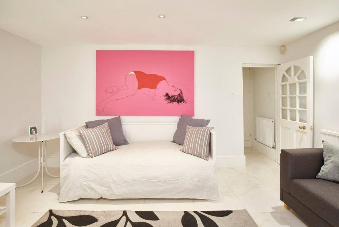 Charming Flat In Knightsbridge London