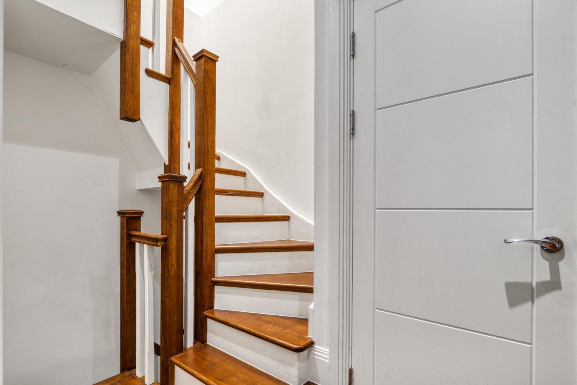 Unique Stylish Duplex 2br 2ba Balcony London