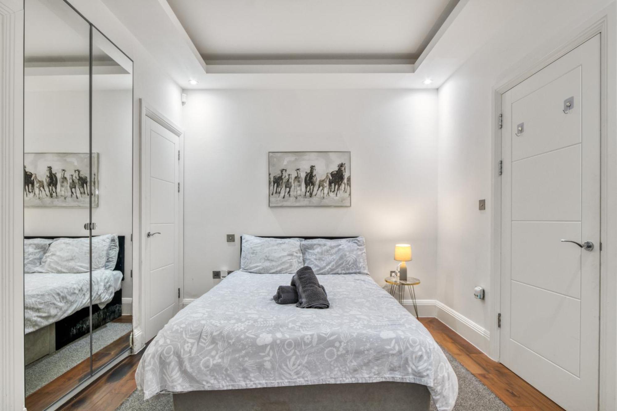 Unique Stylish Duplex 2br 2ba Balcony * London