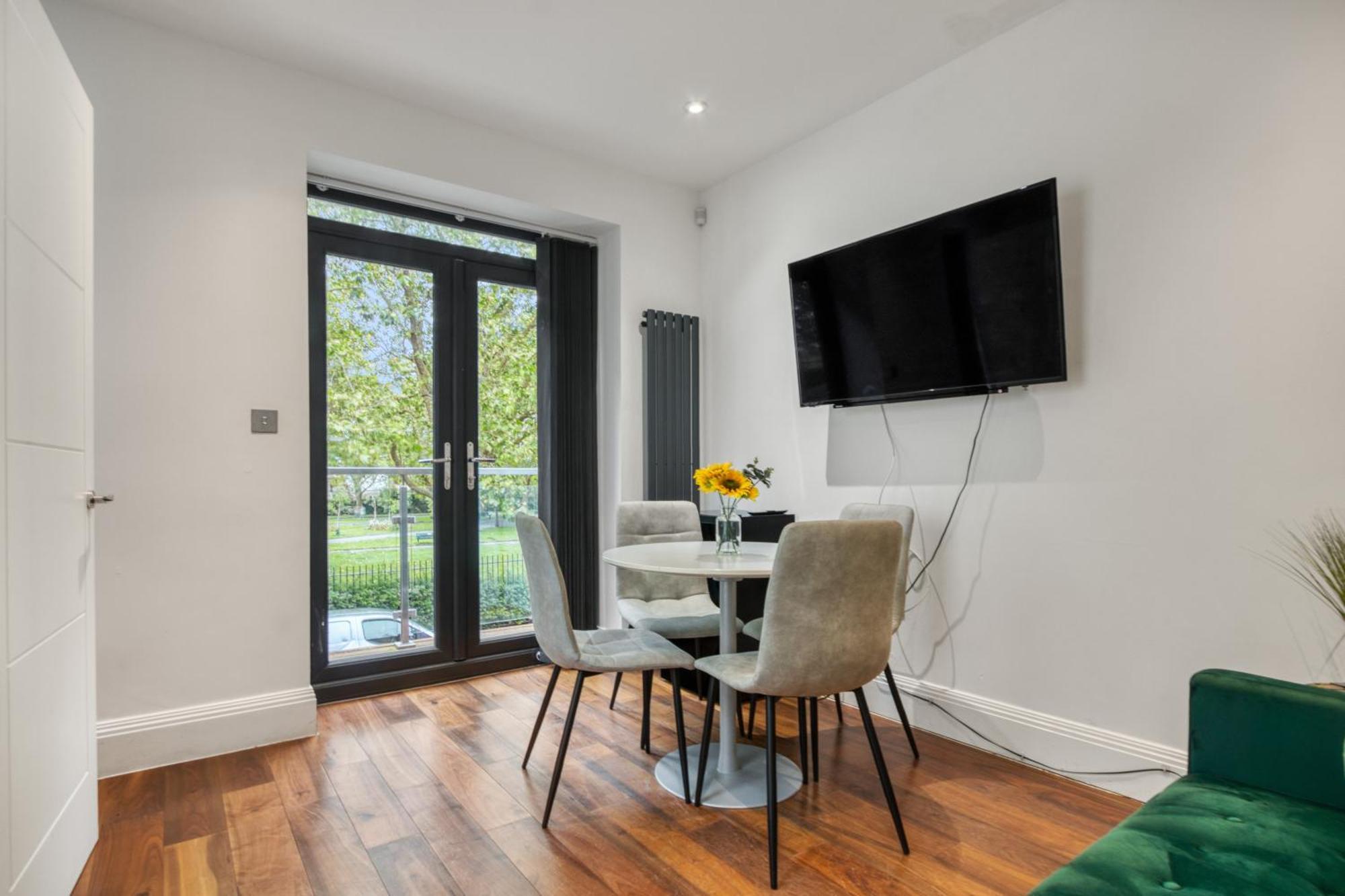 Unique Stylish Duplex 2br 2ba Balcony *