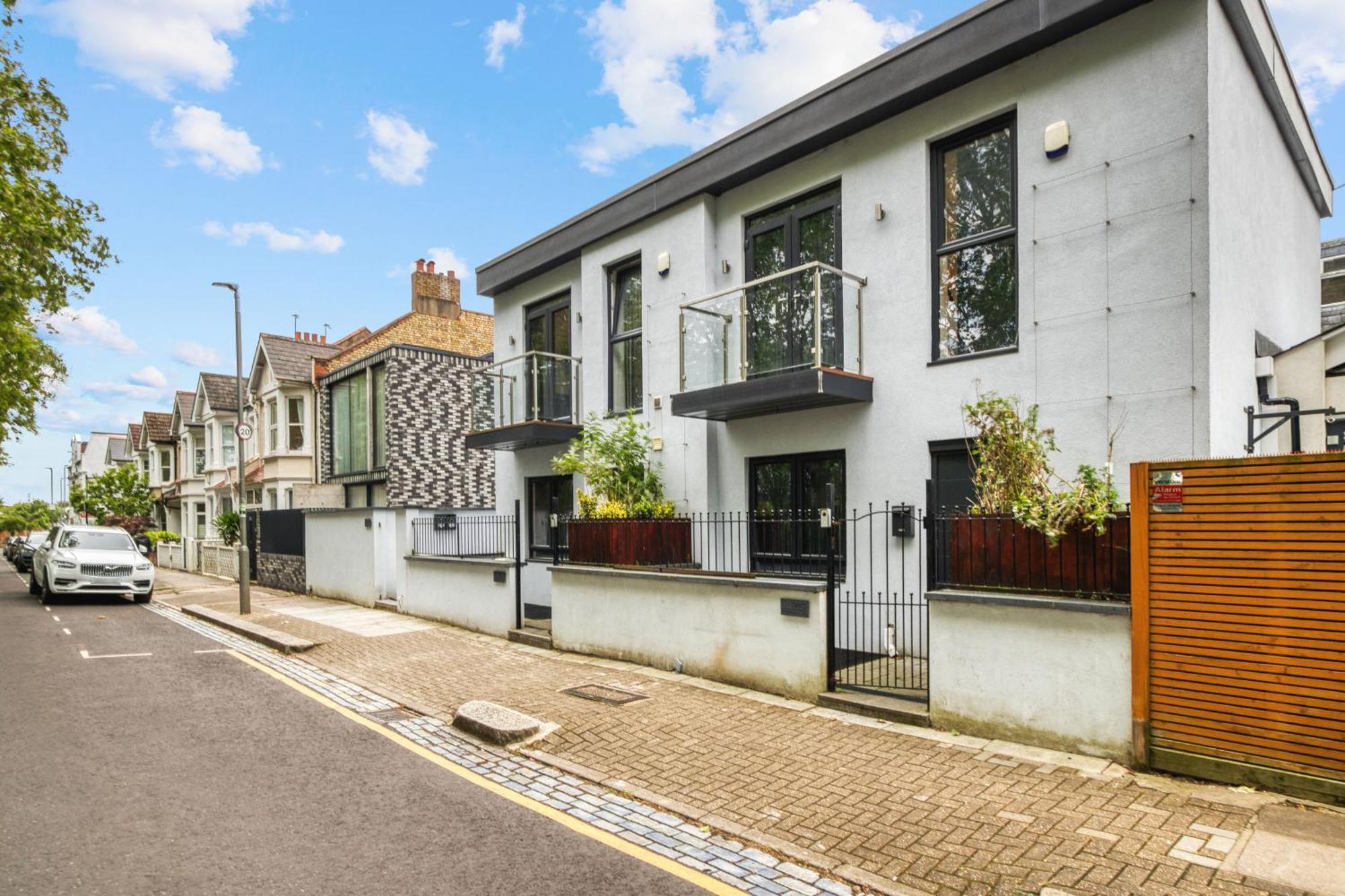 Unique Stylish Duplex 2br 2ba Balcony *
