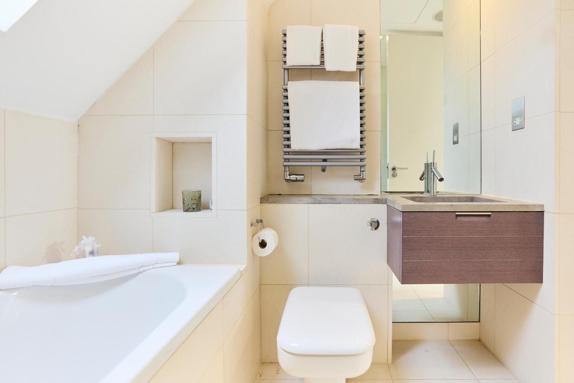 The Hampstead Garden Hideaway - 5bdr With Pool And Garden London