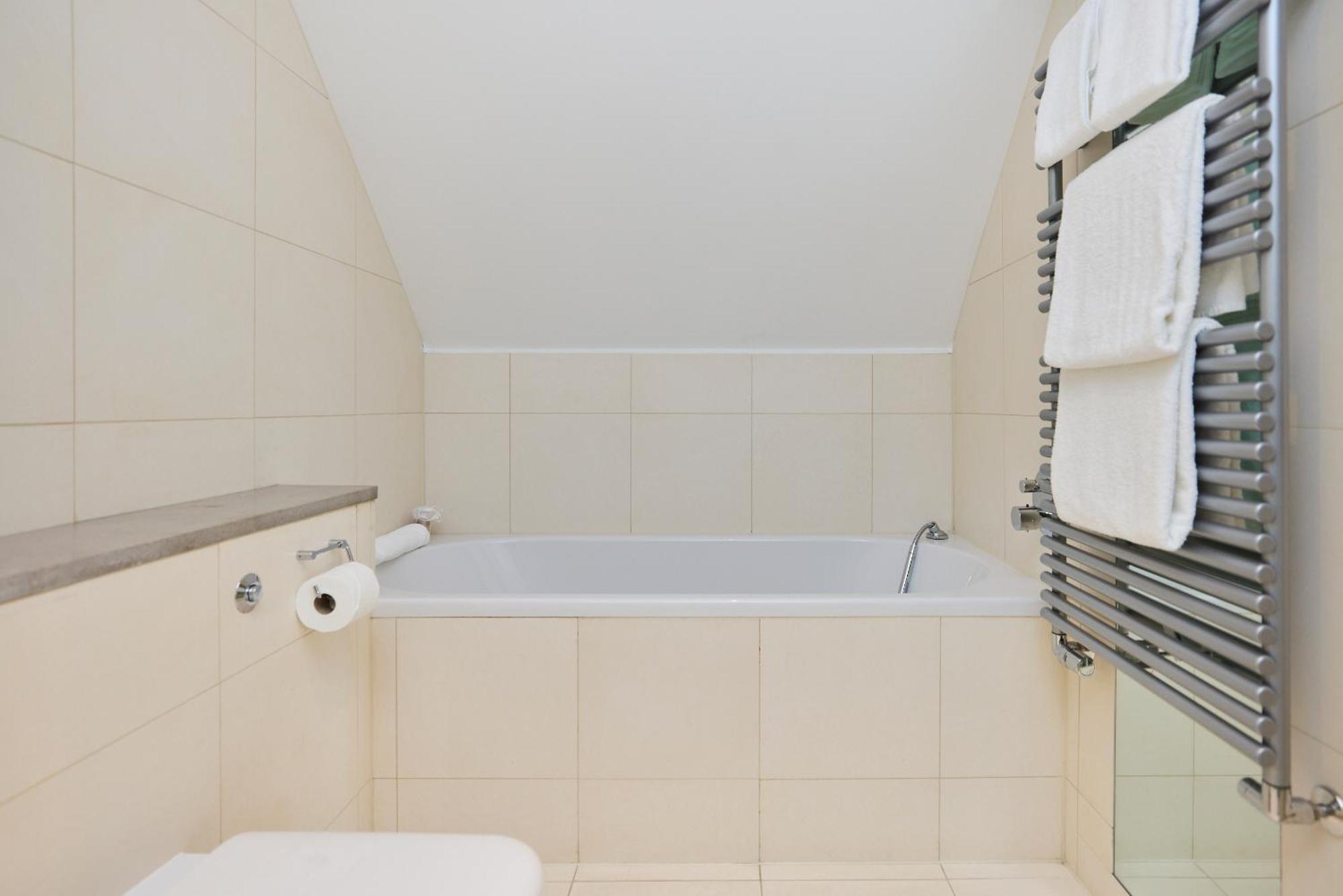 The Hampstead Garden Hideaway - 5bdr With Pool And Garden Apartment London