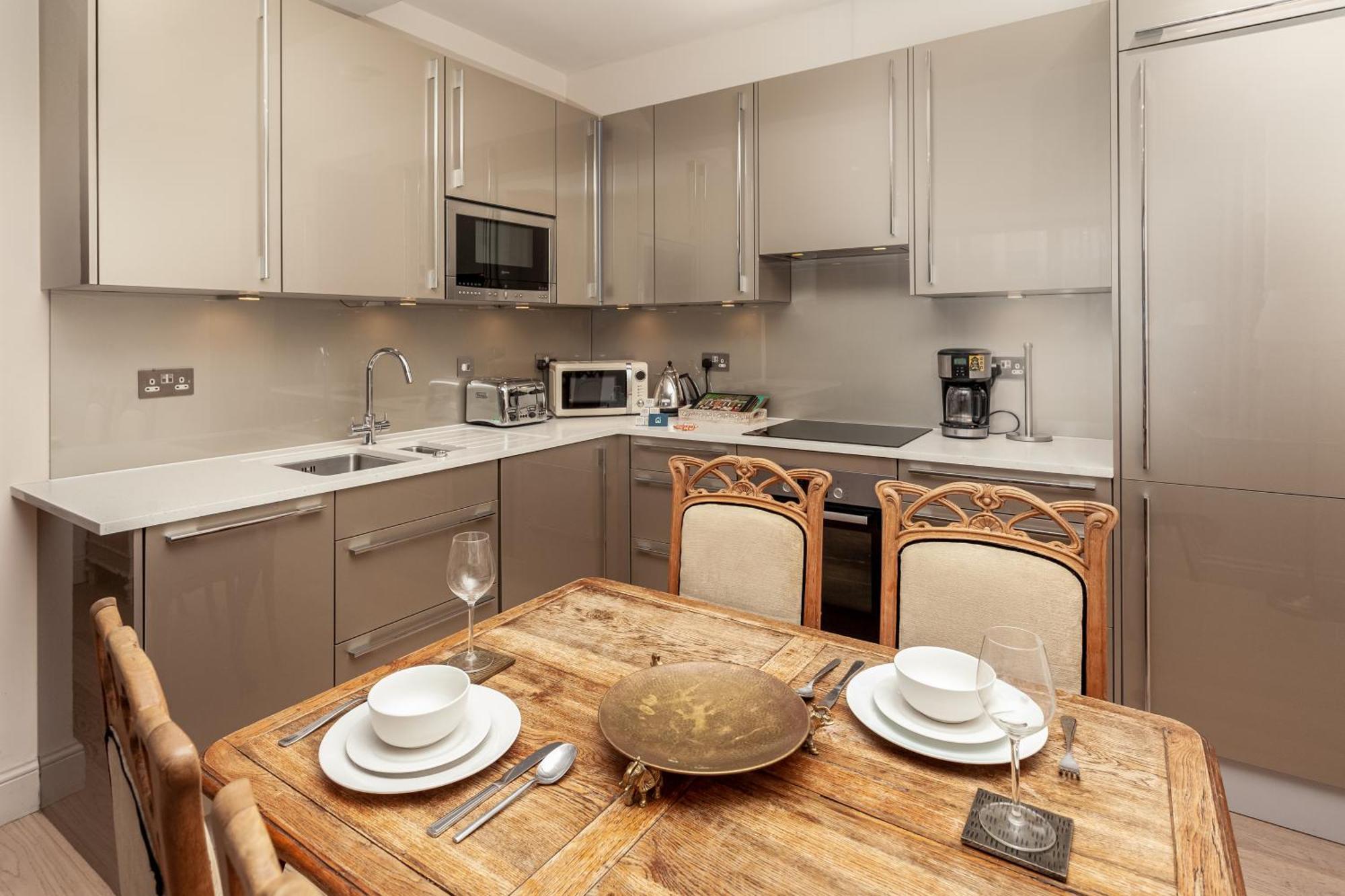 Stylish One Bedroom Oasis, Kensington Apartment *