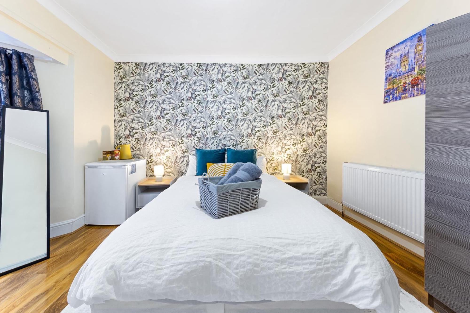Chic Private Bedroom In Near Tube - Bedroom1 London