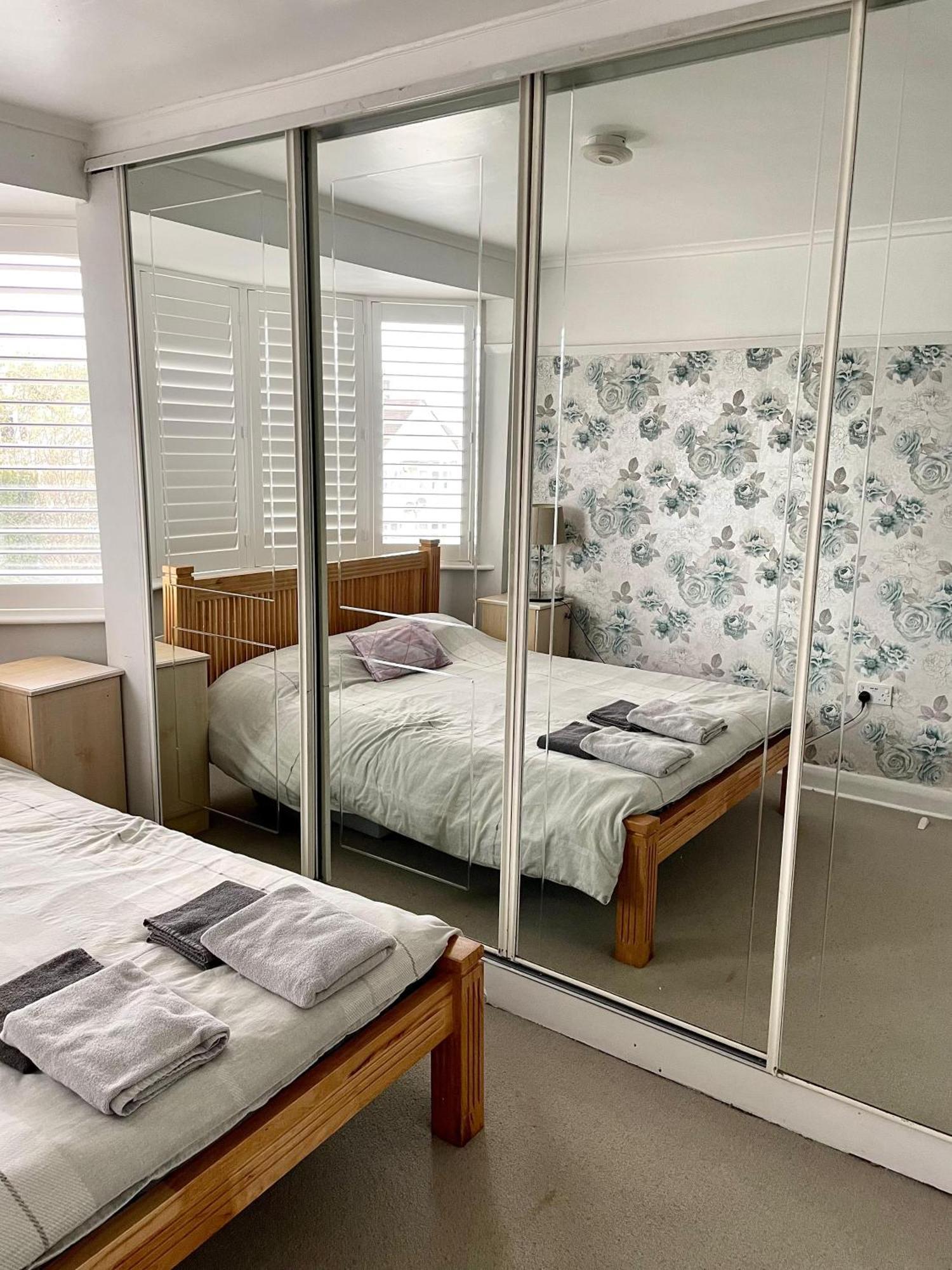 Eejs Charming 3 Bed - With Large Garden Hostel