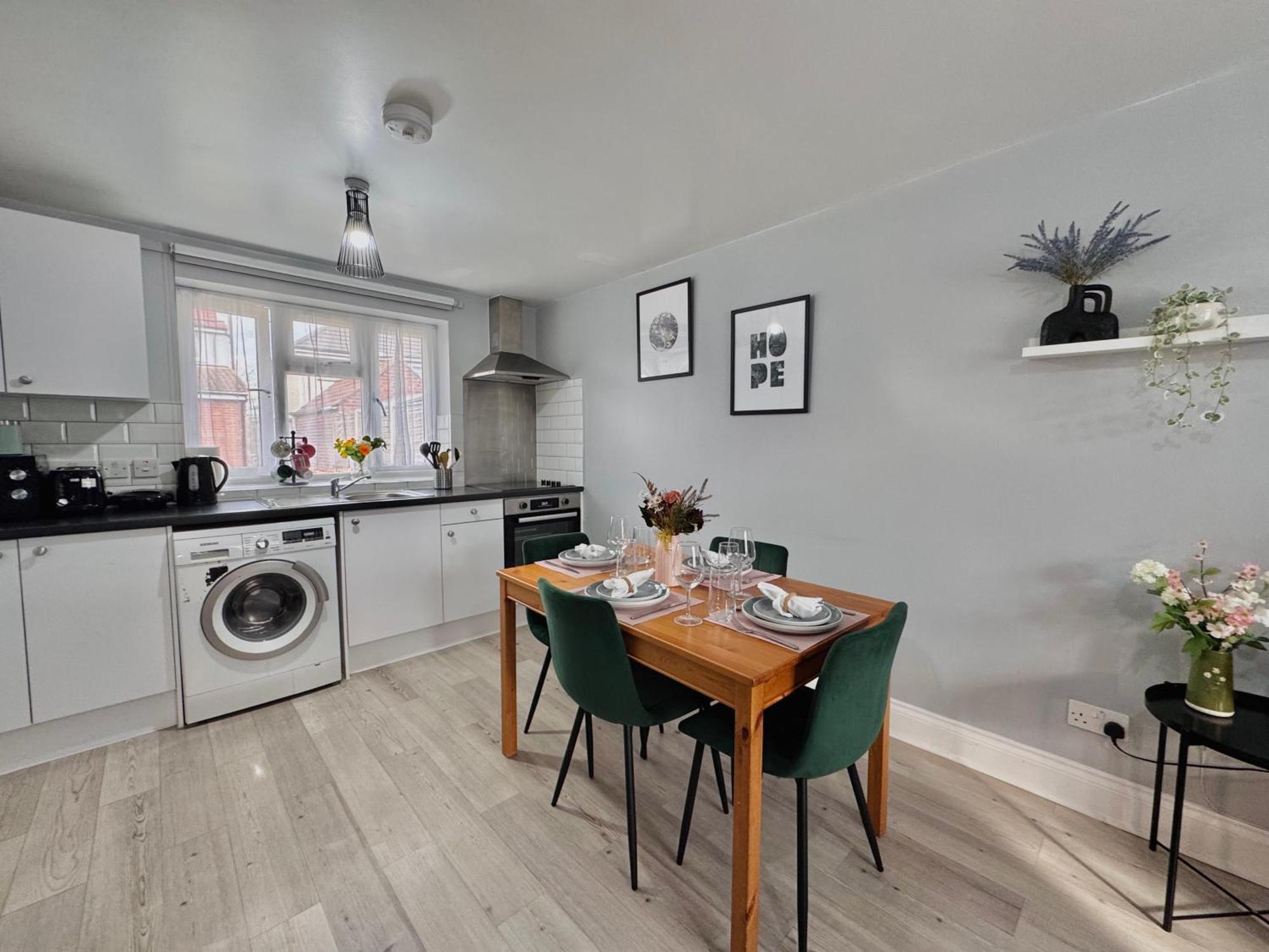 Apartment Garden 1-bed Flat 30min To Downtown & Free Parking London