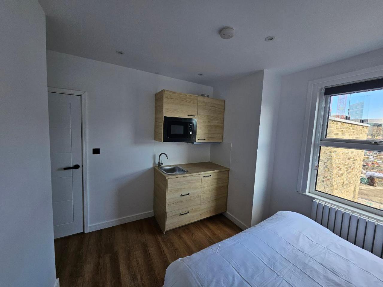Starnest Shepherd's Bush * London