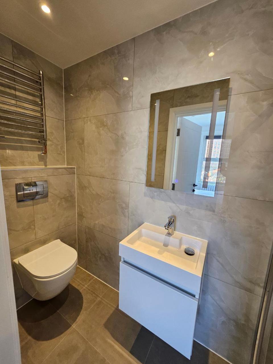 Starnest Shepherd's Bush Apartment London