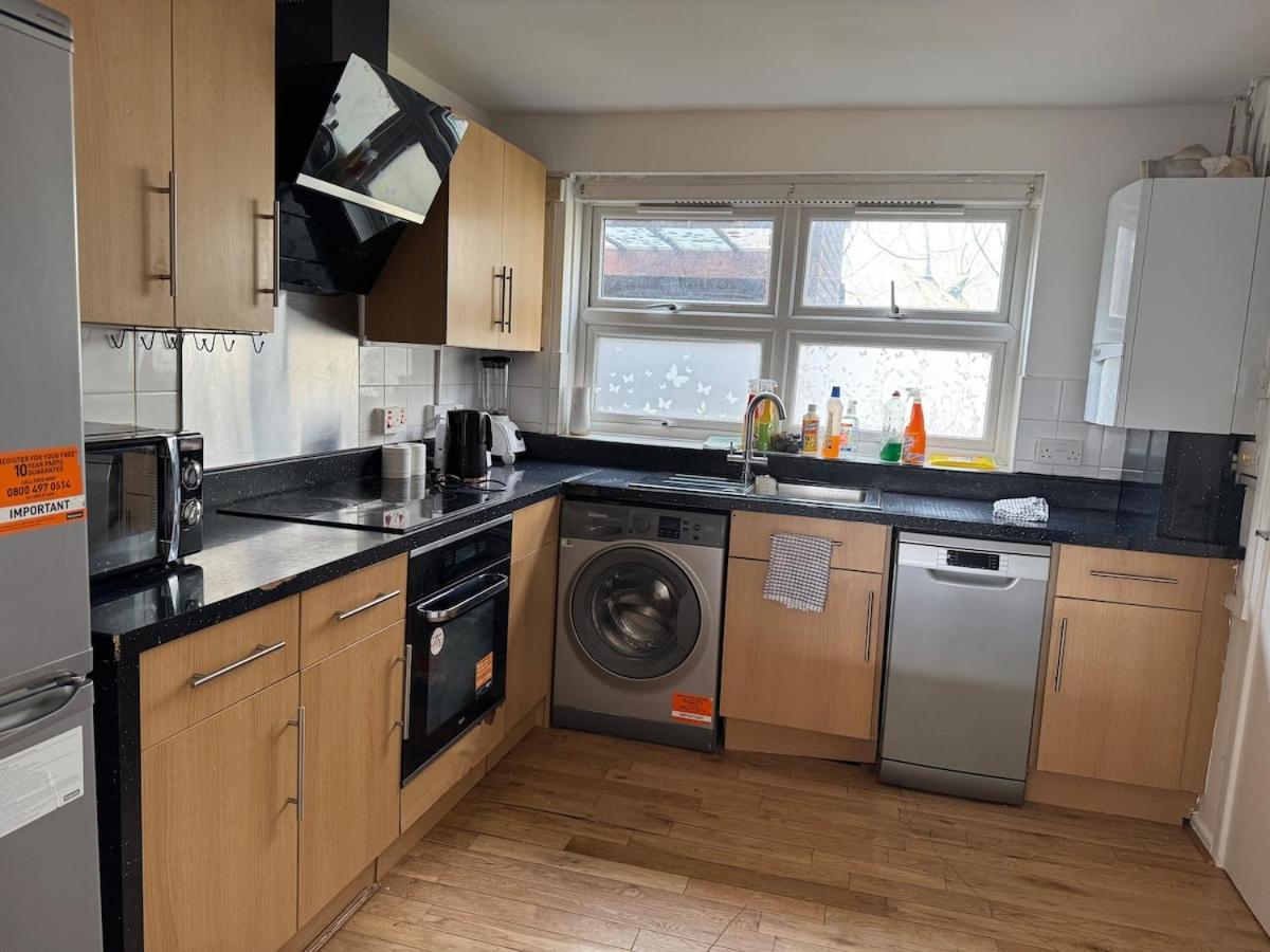 Apartment Modern 2 Bedroom Terrace London