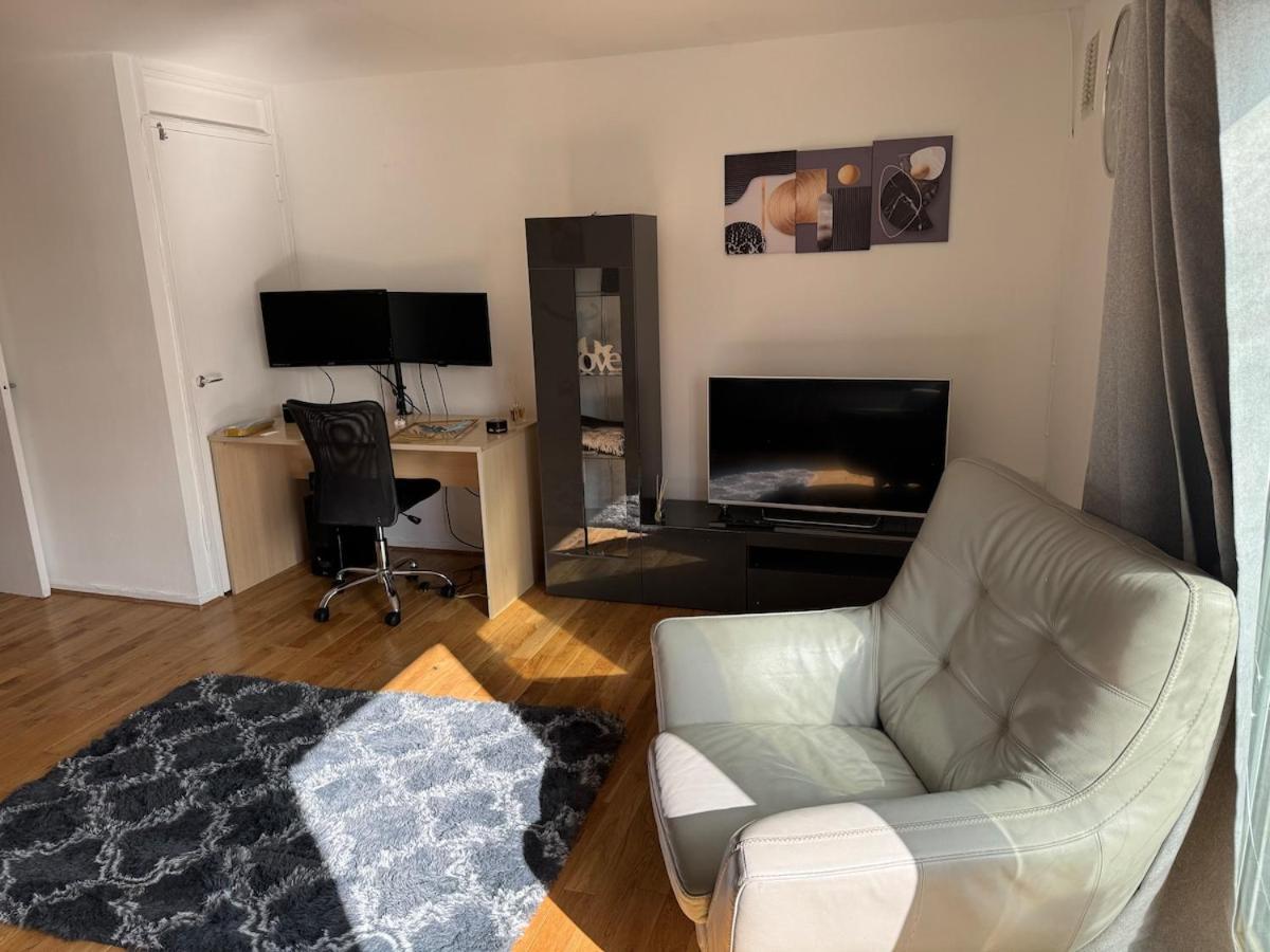 Apartment Modern 2 Bedroom Terrace
