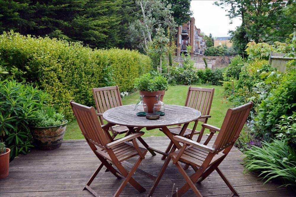 Stunning 2 Bedroom Flat For Families London