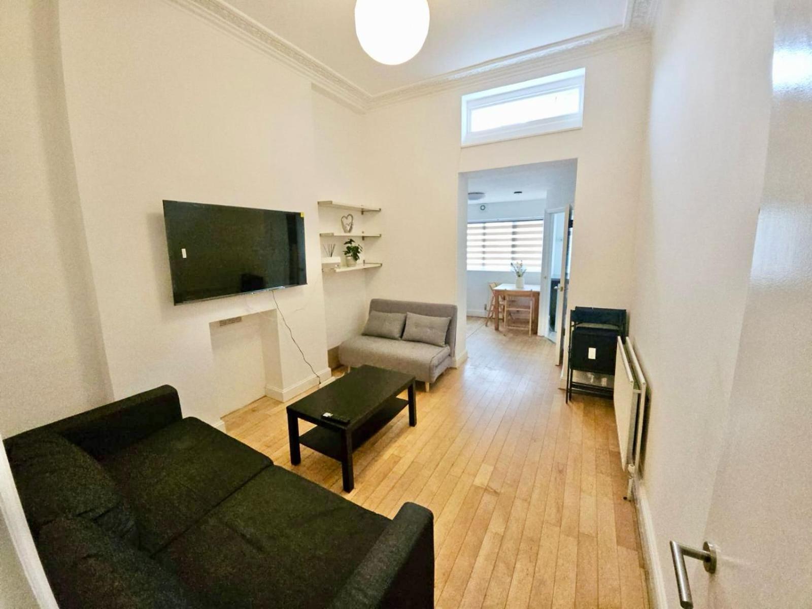 2-br In London, Ideal Location!